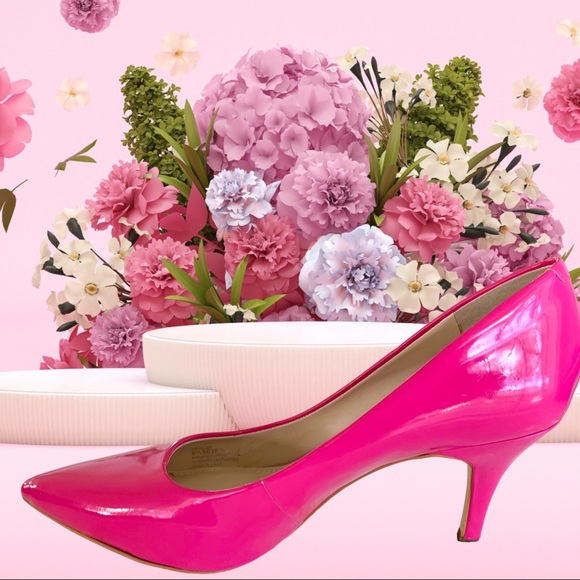 BCBG BARBIECORE HOT PINK HEELS. WOMEN’S SIZE 6.5 - Picture 3 of 5